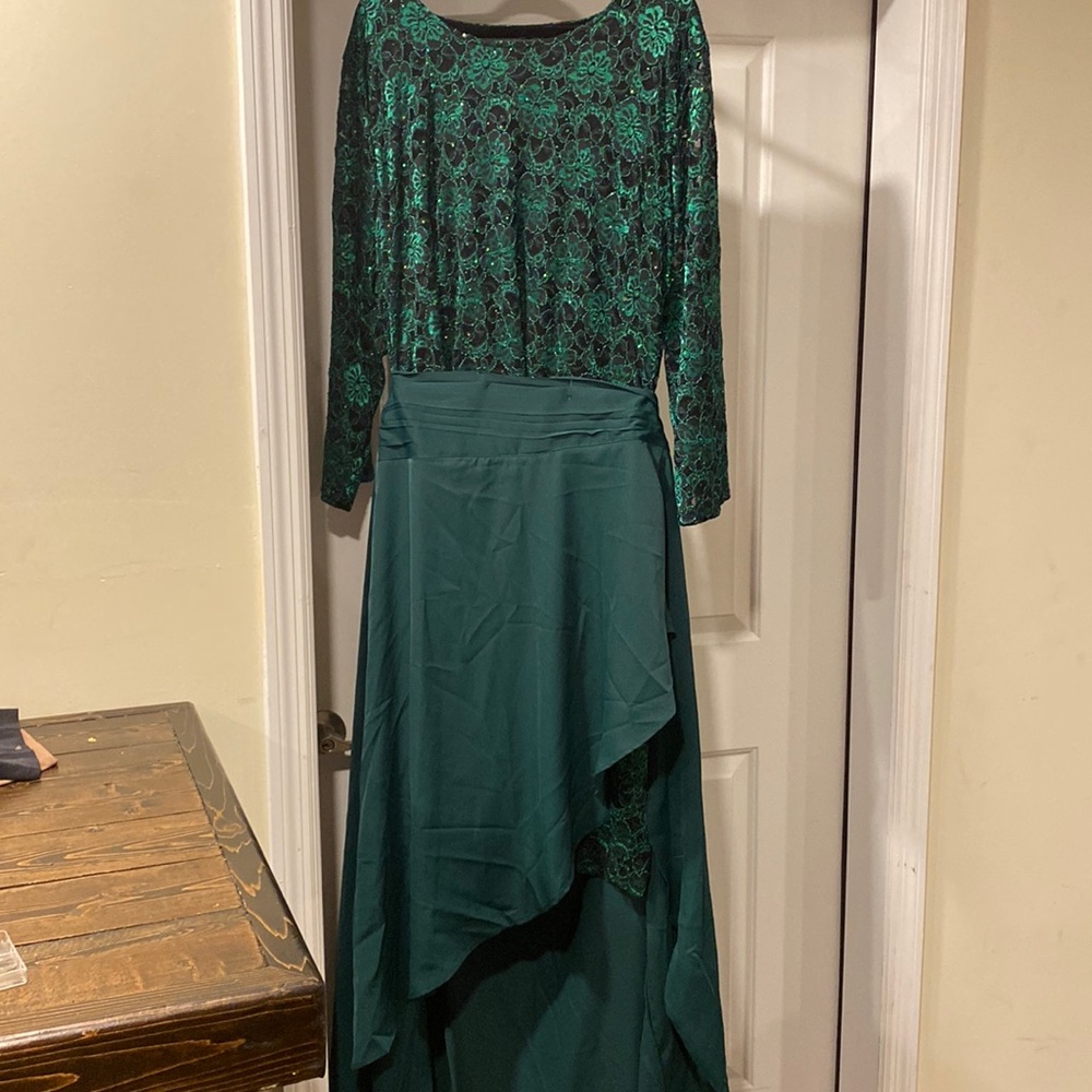 NWOT NEVER WORN 2 PIECE GREEN FLORAL DRESS